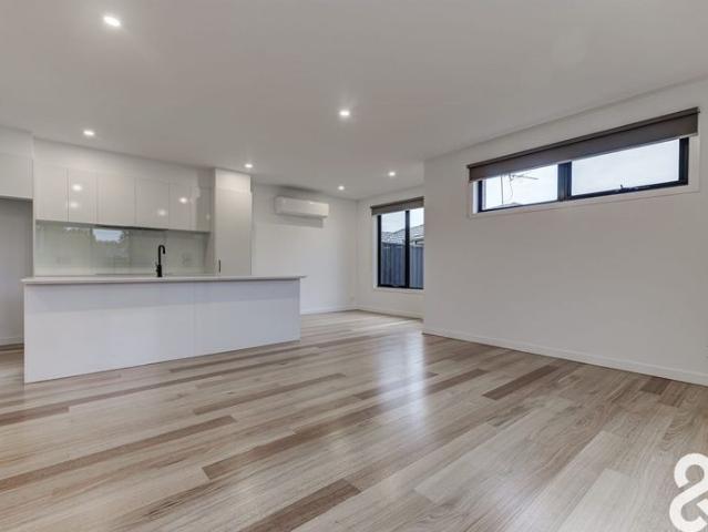 Modern Two Bedroom Townhouse in a Prime Reservoir Location