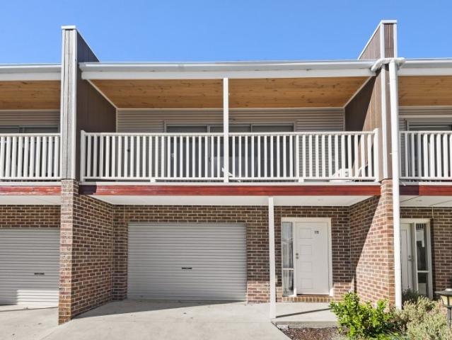 Modern Two Bedroom Townhouse in Convenient Golden Point Location