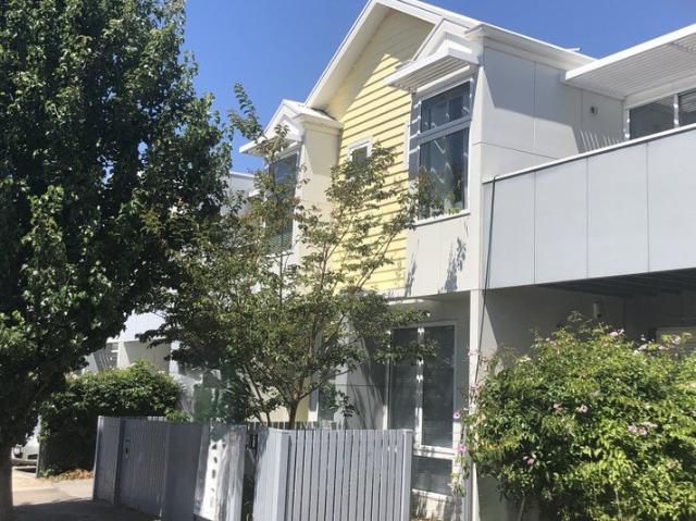 MODERN TWO BEDROOM TOWNHOUSE IN PERFECT LOCATION 6 OR 12 MONTH LEASE AVAILABLE