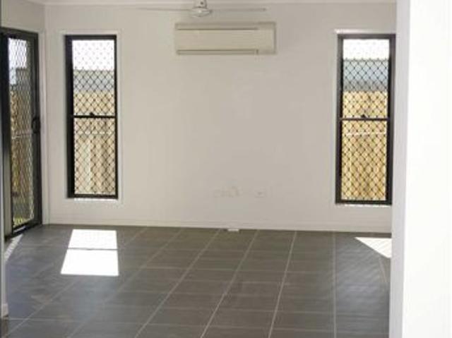Modern Two Bedroom Townhouse in the Heart of Ooralea