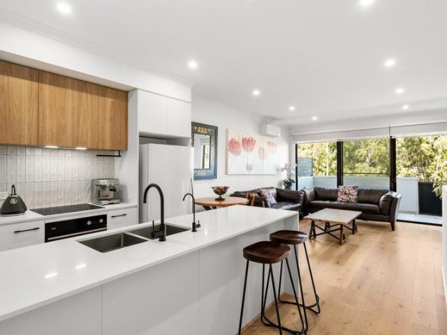 Modern Two Bedroom Townhouse in the Heart of Preston