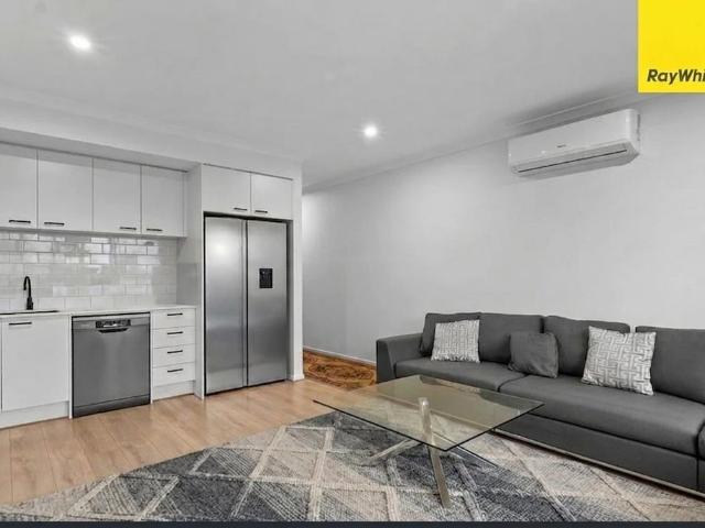 Modern Two Bedroom Townhouse in Thornhill Park
