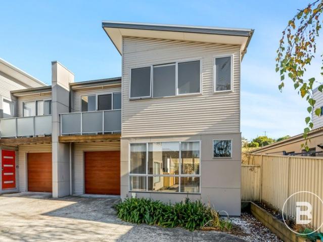 MODERN TWO BEDROOM TOWNHOUSE WALKING DISTANCE TO CBD