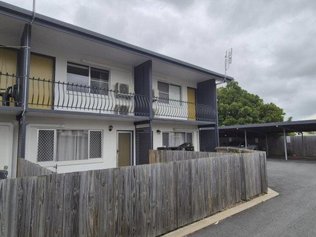Modern Two Bedroom Townhouse Walking Distance to CBD