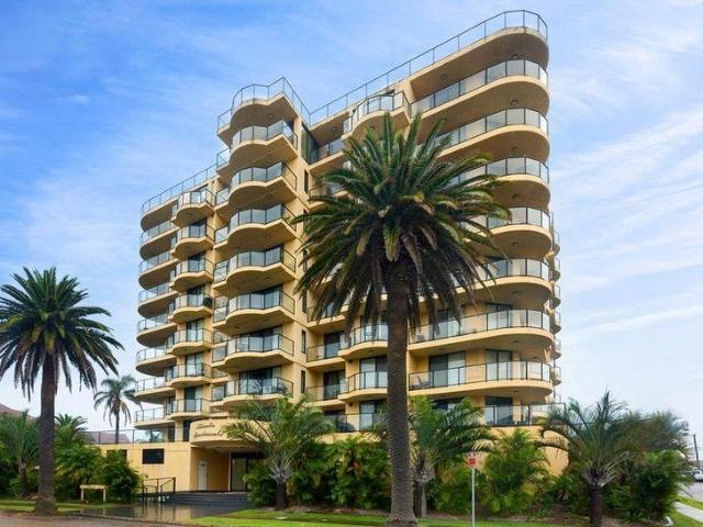 Modern Two Bedroom Unit With Ocean Glimpses!