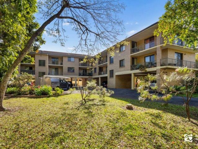 Modern Two Bedroom Unit with Balcony