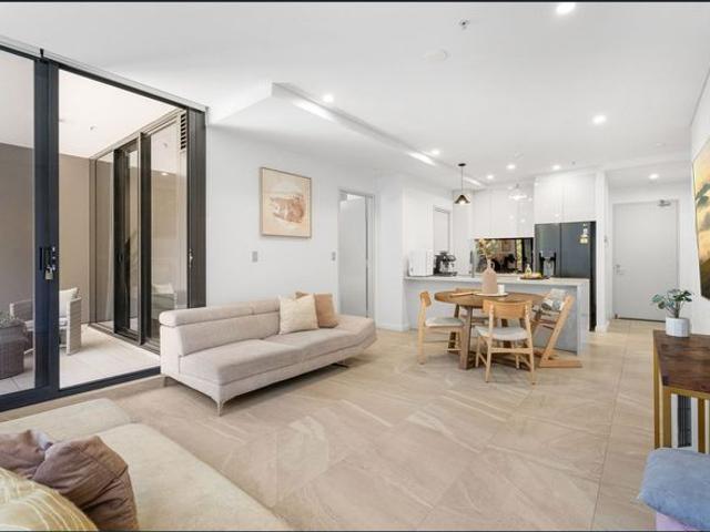 Modern Two Bedroom Unit with Exclusive Rooftop!
