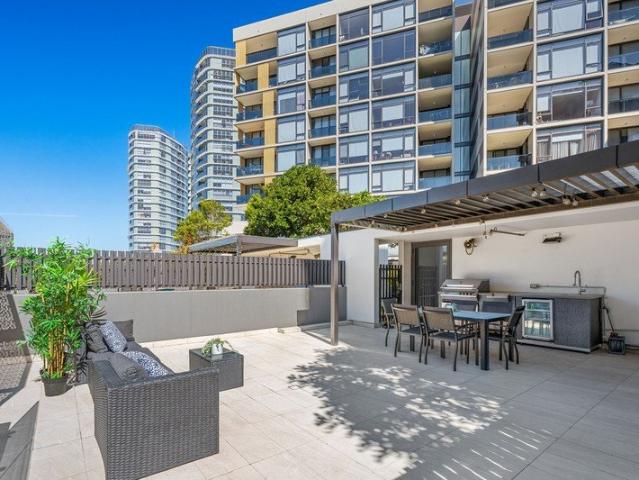 Modern Two Bedroom Unit with Exclusive Rooftop!