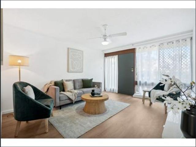 Modern two bedroom unit fantastic location!