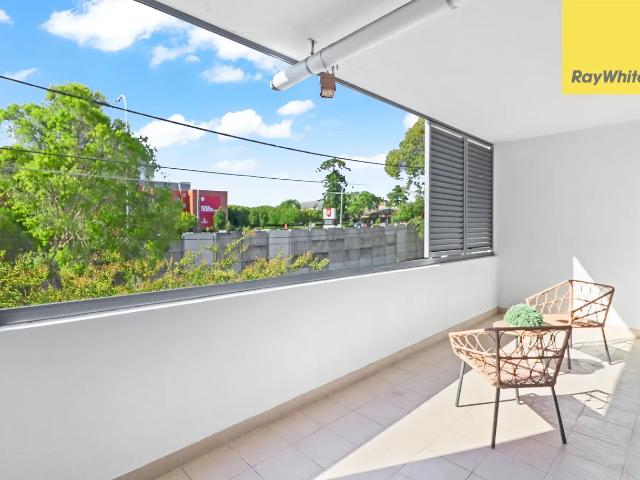 MODERN TWO BEDROOM UNIT IN THE HEART OF PARRAMATTA CBD