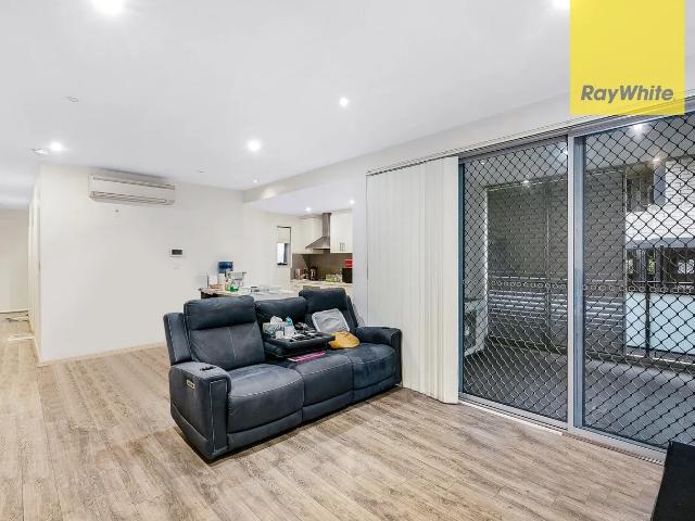 MODERN TWO BEDROOM UNIT IN THE HEART OF PARRAMATTA CBD