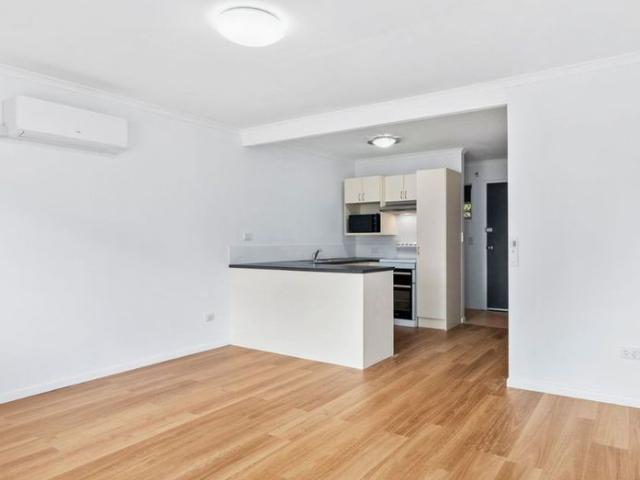 Modern Two Bedroom Unit in Fabulous Location!