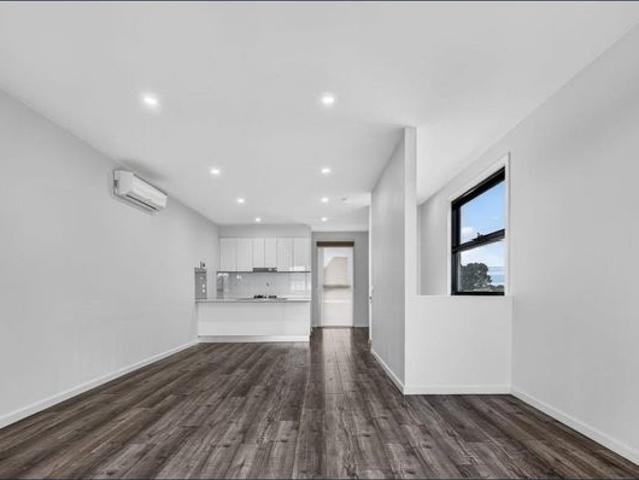 Modern Two Level Townhouse in a Convenient Glenroy Location