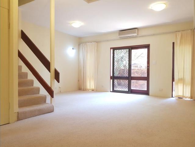 Modern Two Storey Townhouse in a Prime Macquarie Park/Marsfield