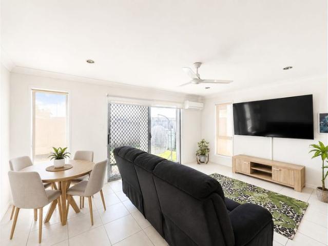 Modern Two Storey Townhouse in Popular Ooralea Location