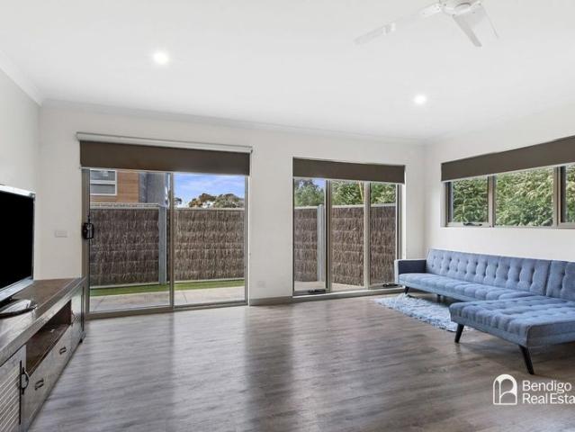 MODERN TWO STOREY TOWNHOUSE WITH LOW MAINTENANCE LIVING IN QUARRY HILL