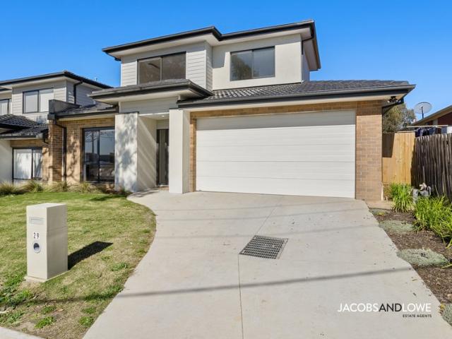 Modern Two Storey Townhouse with Spacious Master Suite