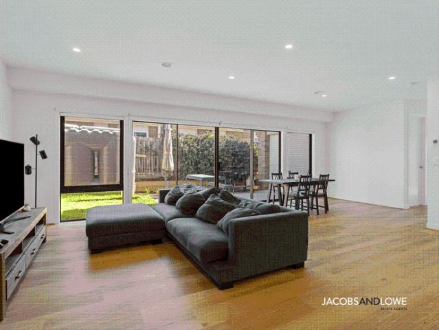 Modern Two Storey Townhouse with Spacious Master Suite