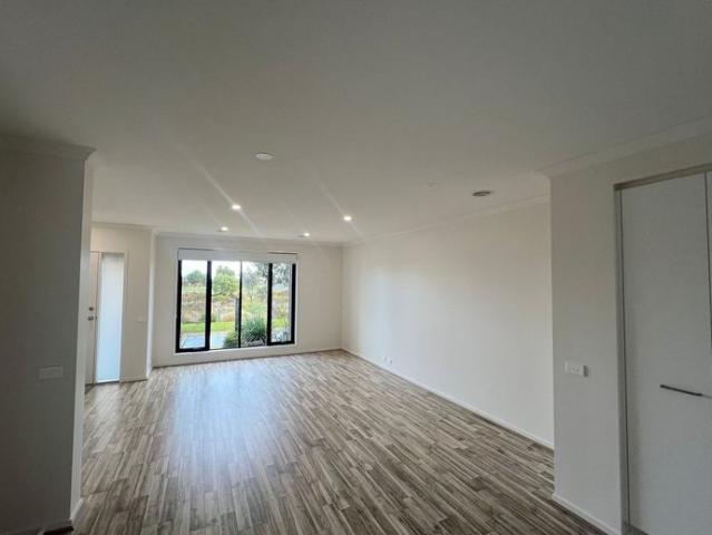 Modern Two Storey Townhome with Rear Double Garage