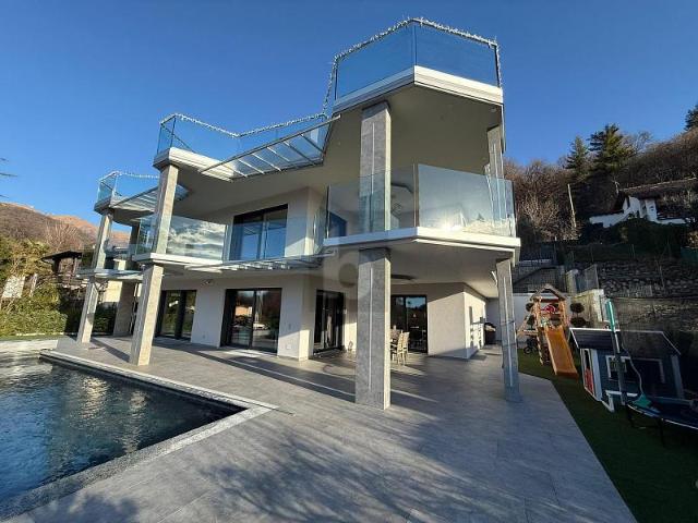 MODERN UND ELEGANT MIT POOL UND AUSSICHT