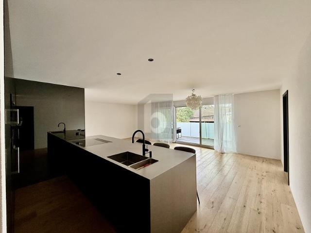 MODERN UND ELEGANT NEBEN DEM SEE