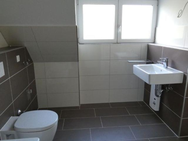Modern und großzügig! 2 Zi DG Wohnung mit große Wohnküche sucht einen neuen Bewohner