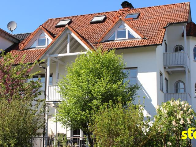 MODERN UND LICHTDURCHFLUTET * GROßZÜGIGE 2 ZIMMERWOHNUNG IN HERRLICHER LAGE HÖSBACHS!