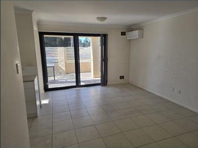 Modern UNFURNISHED 3 bedder AVAILABLE now !