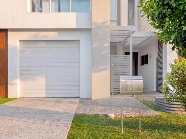 Modern Unfurnished 3 Bedroom Townhouse in Prime Robina Location Botanique Terrace Estate