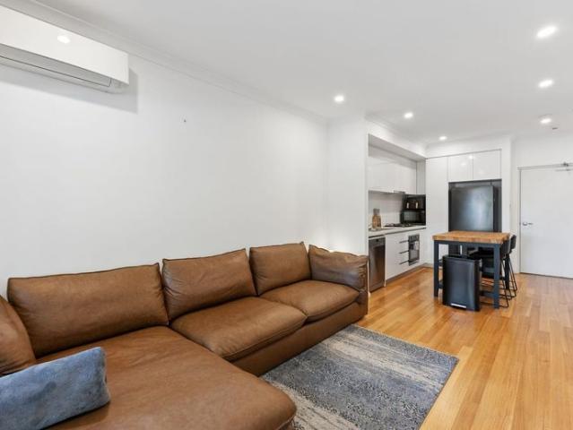 Modern, unfurnished apartment in excellent location HOME OPEN WEDNESDAY 22 JULY AT 10.00AM SHARP!