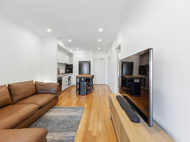 Modern, unfurnished apartment in excellent location