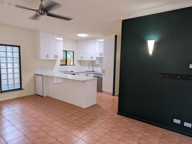 MODERN UNFURNISHED GROUND FLOOR APARTMENT NEAR TOWN