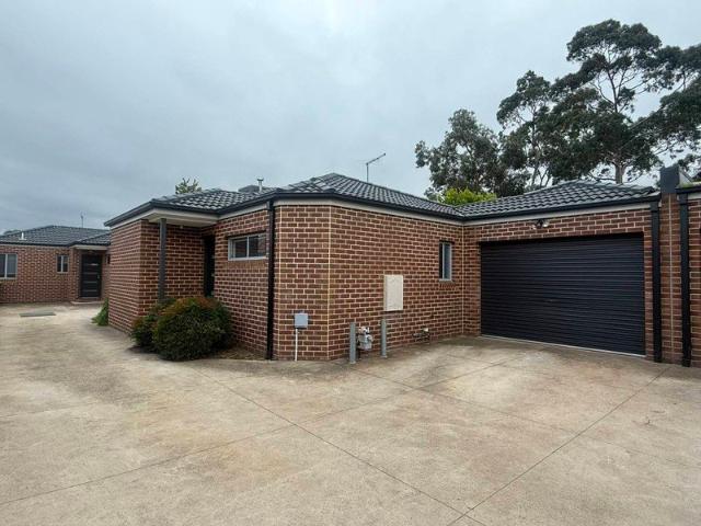 Modern Unit Walk to Woodgrove Shopping Centre, High Street & Public Transport