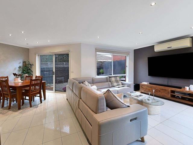 Modern Unit with Outdoor Entertaining Area