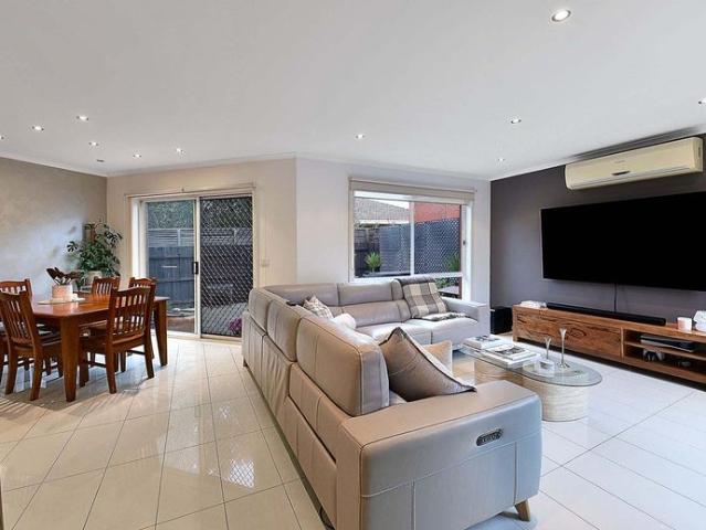 Modern Unit with Outdoor Entertaining Area