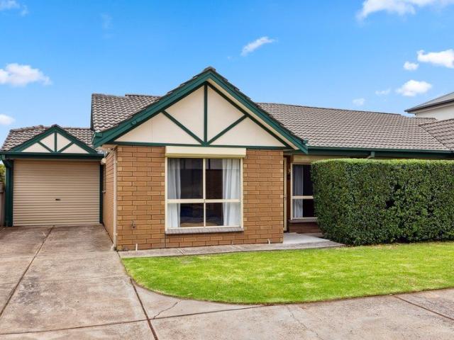 Modern Unit with Garage & Private Courtyard