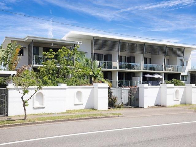 Modern Unit with Huge Patio & Pool Views Prime Belgian Gardens Location
