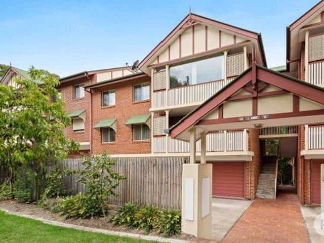 Modern Unit with Location appeal