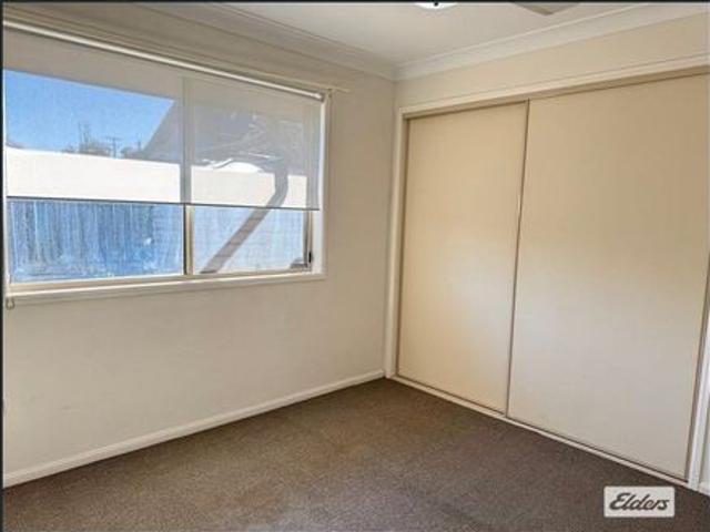 MODERN UNIT WITH PLENTY TO OFFER!