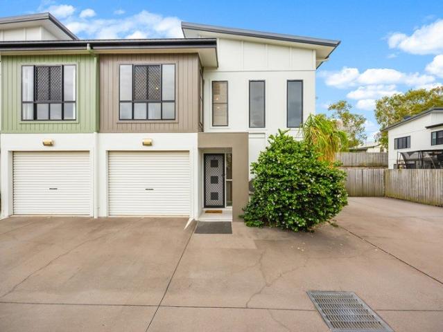 Modern Unit with Pool & Side Backyard Access