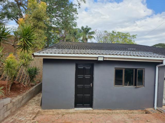 Modern Unit with Private Courtyard & Entrance | Off Umhlanga Rocks Drive Experience