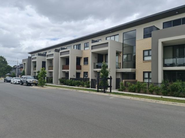 MODERN UNIT WITH 2 BEDROOMS & 2 BATHROOMS