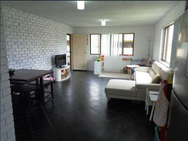 Modern Unit Close to Town