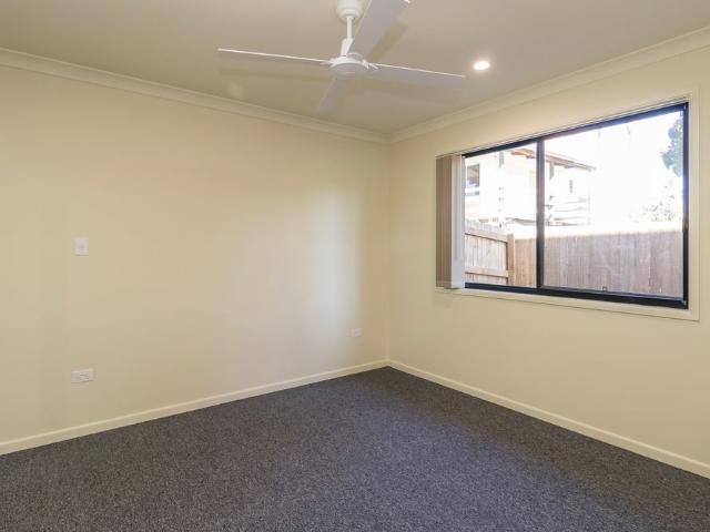 MODERN UNIT CLOSE TO SCHOOLS