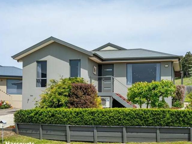 Modern Unit Great Location
