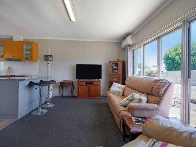 Modern unit, great Location!