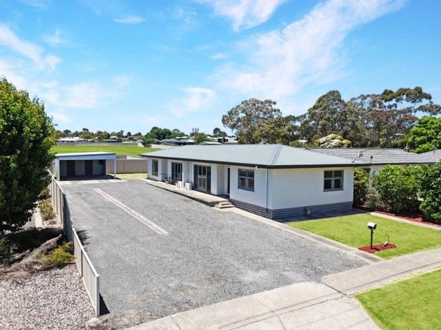Modern unit, great Location!