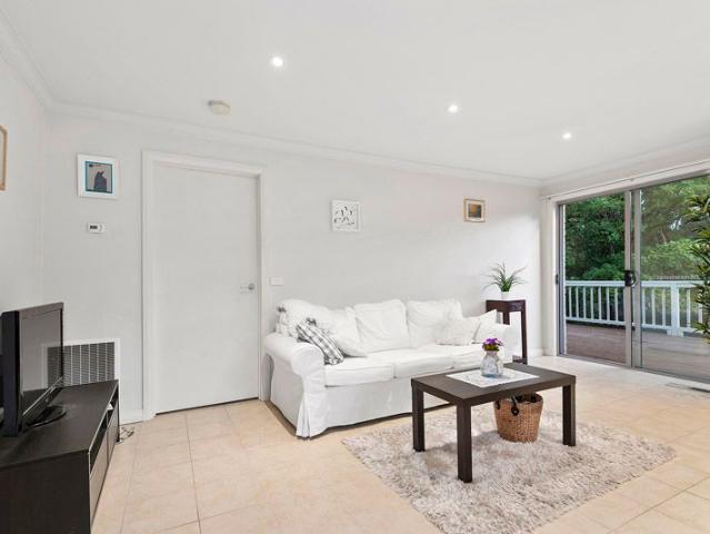 MODERN UNIT IDEAL LOCATION