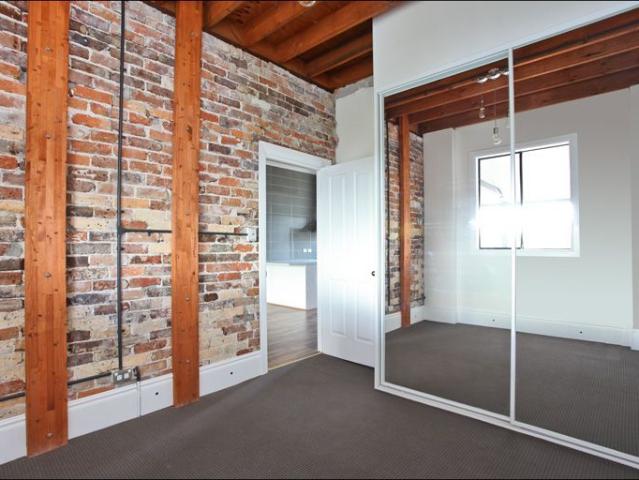 Modern unit in the heart of Windsor!