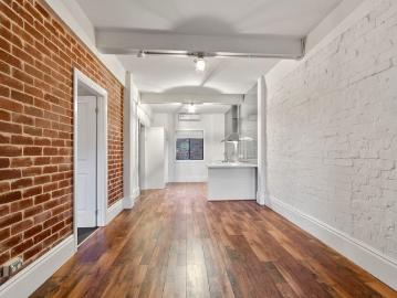 Modern unit in the heart of Windsor!